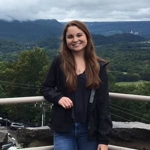 Meet your Posher, Chloe